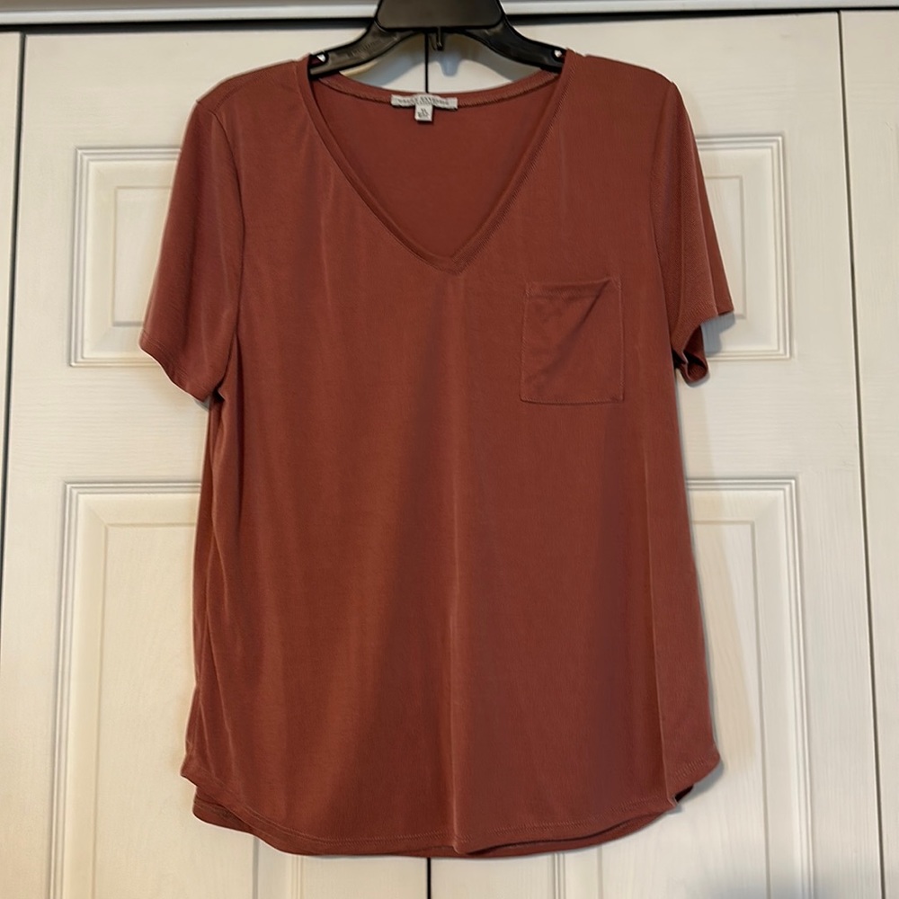 V neck pocket tee